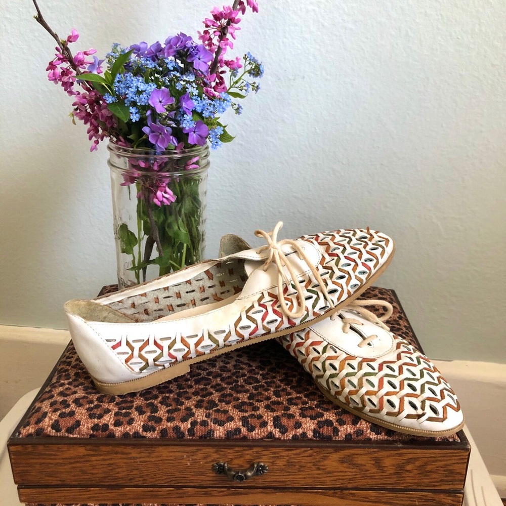 Super fun and unique vintage woven leather flats
